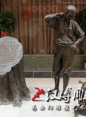 玻璃钢仿铜木匠维修家具场景雕塑铸铜木工雕塑景观广场铜雕塑人物