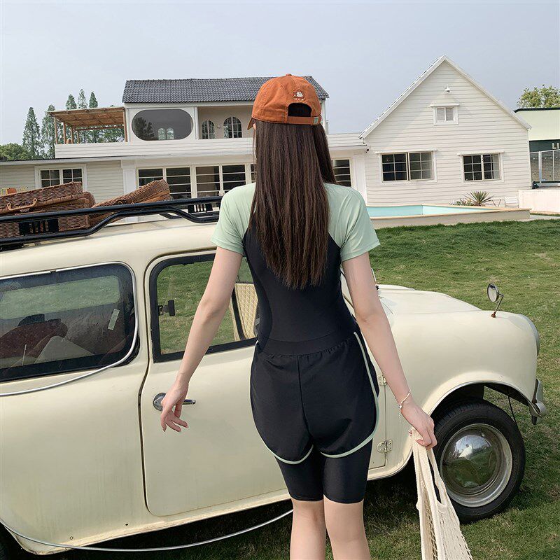 泳衣女款连体g平角保守遮肉游泳馆大码微胖女孩高级感女士泳装