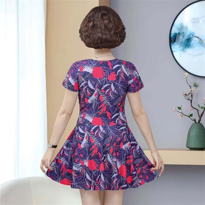 妈妈泳衣女e2025新款泡温泉中老年保守遮肚显瘦分体平角大码游泳