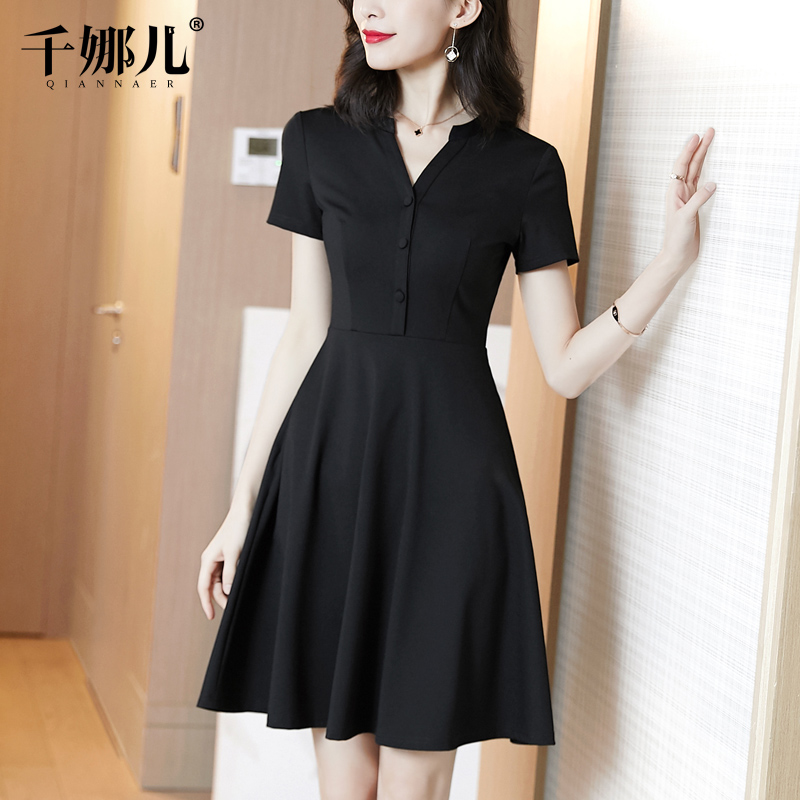 连衣裙小黑裙女夏季短袖2021年新款黑色V领修身显瘦中长款a字裙子