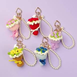 成品钩织毛线手捧花钥匙扣玫瑰花车挂向日葵包挂件现货玩偶配件礼
