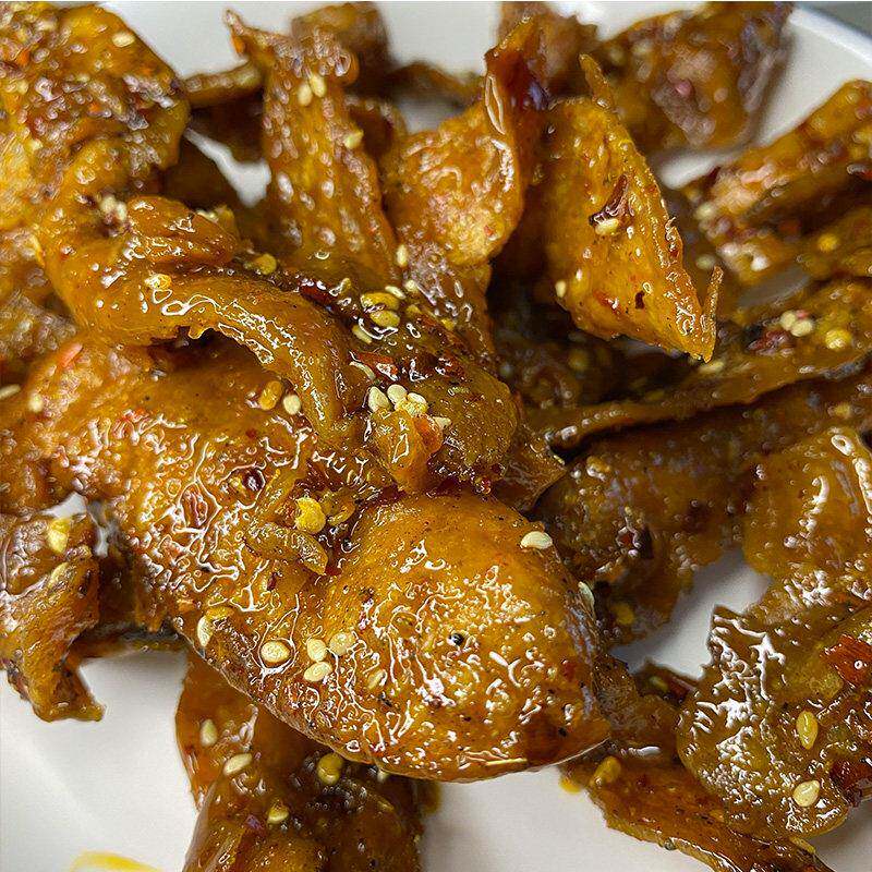 现货云南辣条零食麻辣儿时90后怀旧零食天鹅翅辣条大礼包辣味素肉
