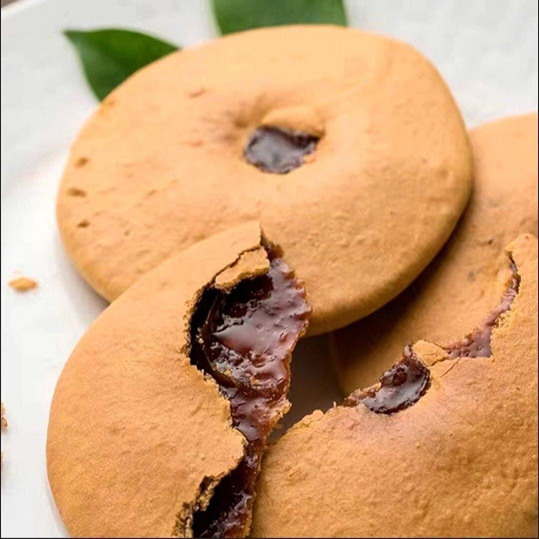 现货网红肚脐饼红糖饼肚脐酥潮汕特产黑糖双炉饼单独包装手工铜锣