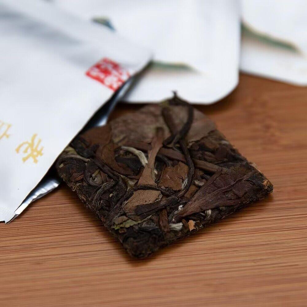现货福鼎老白茶茶饼福建陈年寿眉白茶醇厚小茶饼茶叶一袋一泡500g
