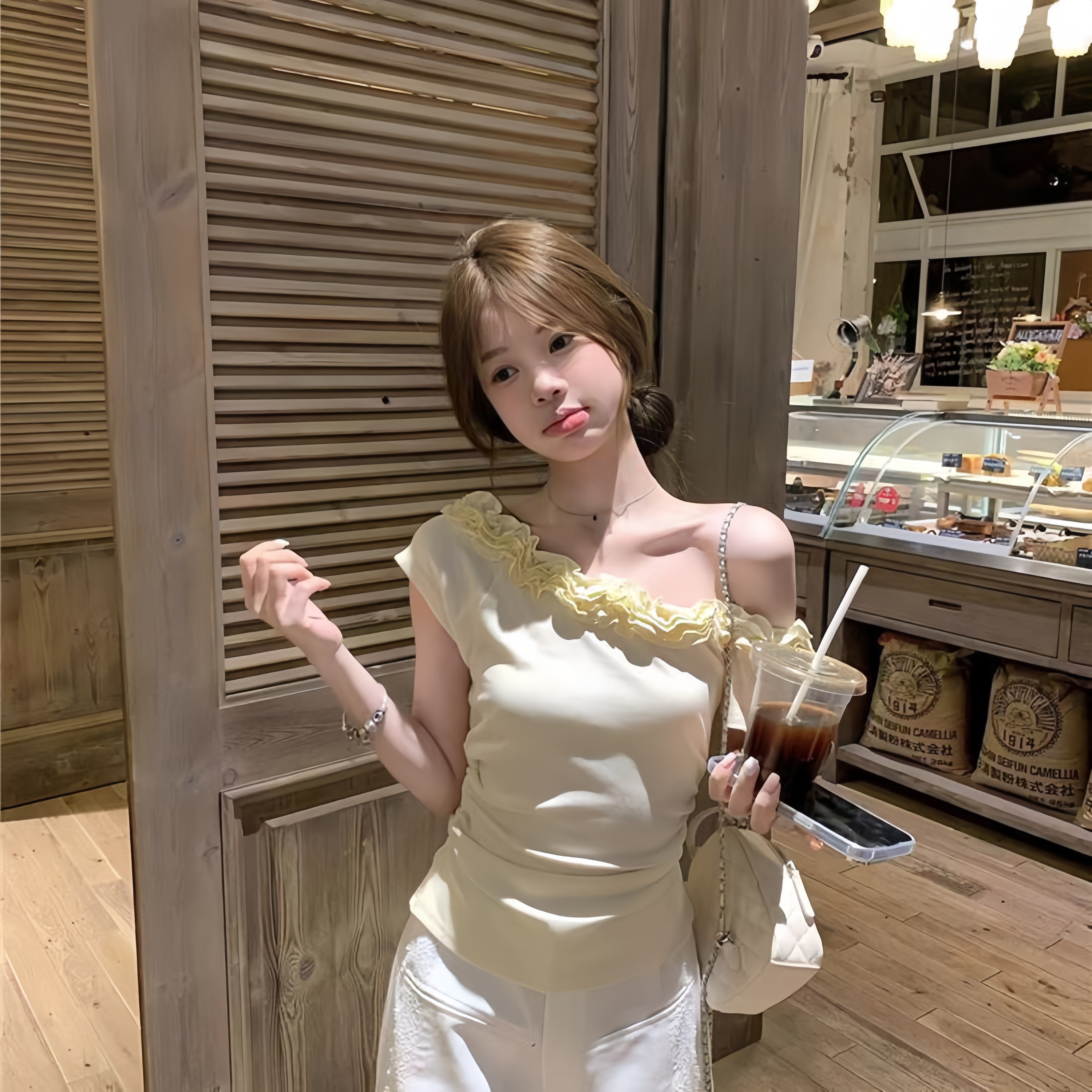 Silk&middot;香蕉奶黄包~超仙温柔修身淡黄T恤夏季斜肩设计感上衣短袖女