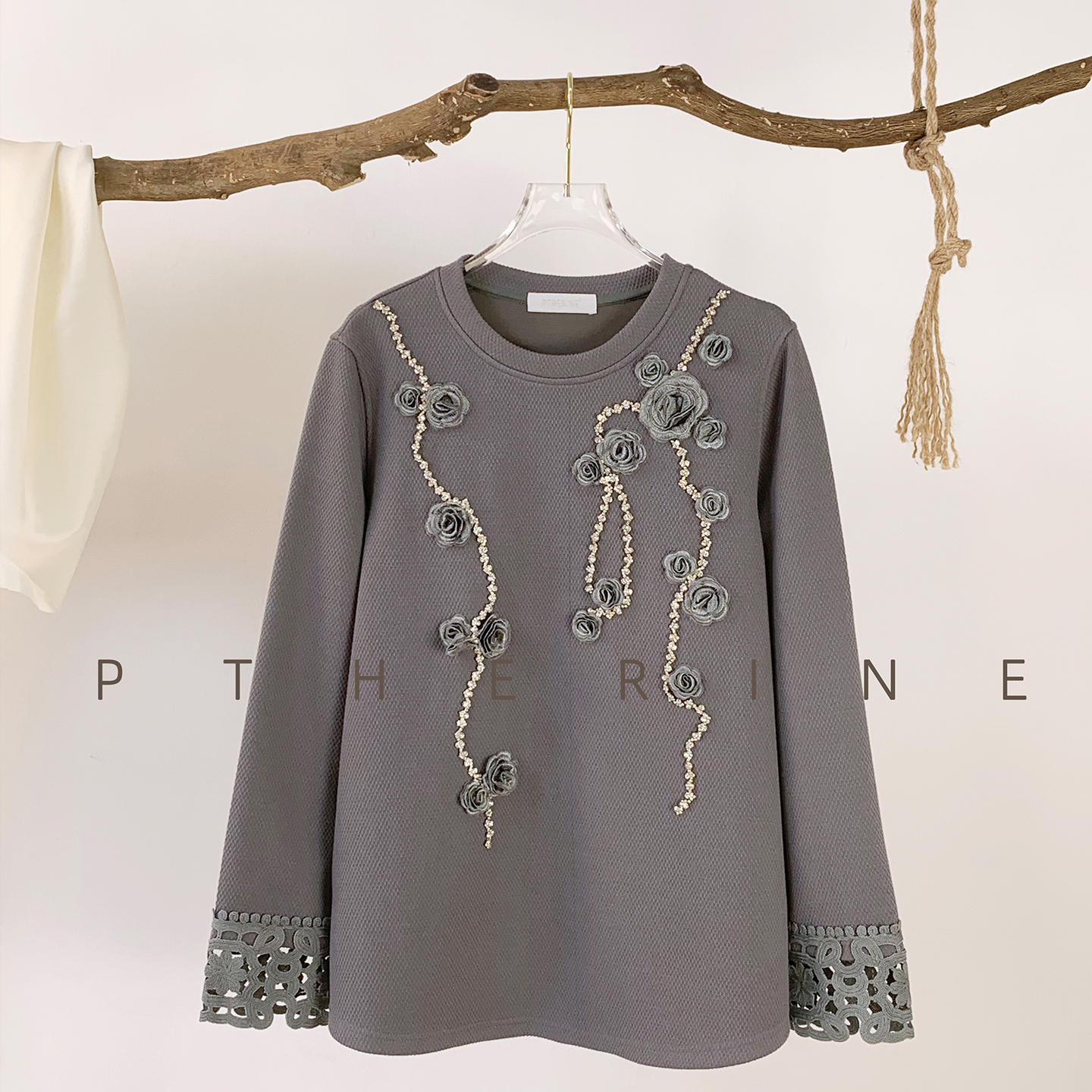 新款立体花朵钉珠长袖t恤