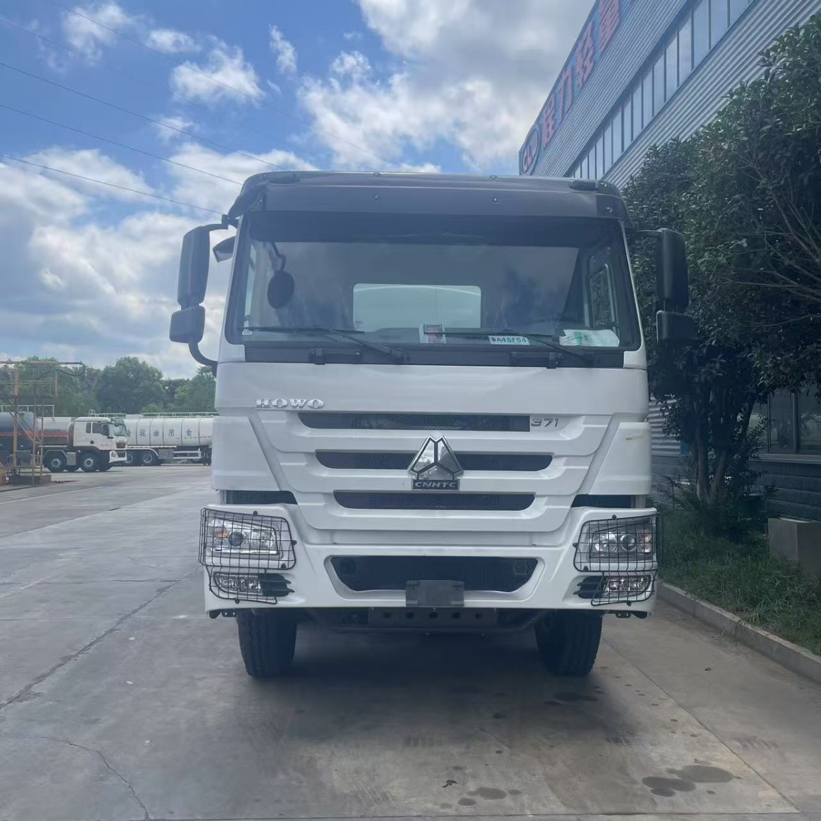重汽豪沃出口型油罐车 运油车 油罐车厂家直销 同威油罐车