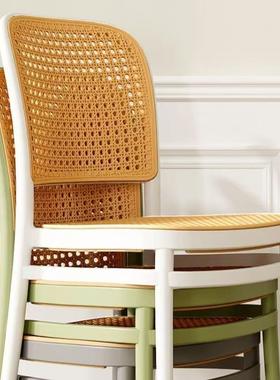 塑料藤编椅子叠放靠背椅商用户外家用网红餐椅休闲桌椅小户型