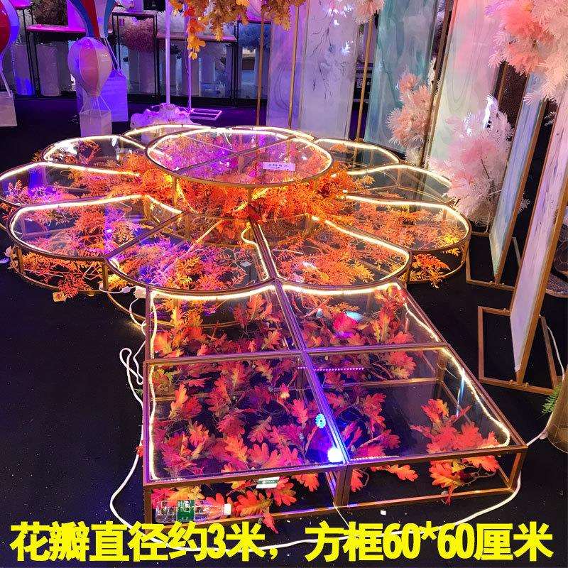 2021新款婚庆道具花瓣舞台发光舞台钢化玻璃走秀舞台T台婚礼创意
