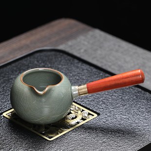 茶道零配 哥窑木侧把公道杯陶瓷分茶器防烫匀杯可养开片家用V中式