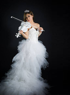 新摄影拍照婚庆典礼舞蹈演出道具橱窗假拉表演仿真白色小提琴