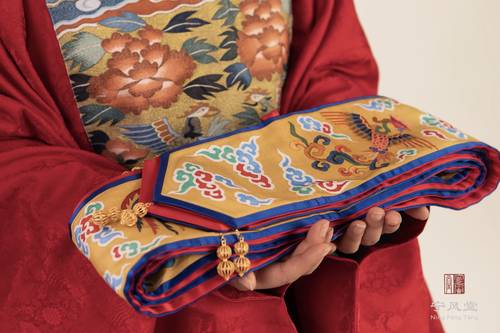 缂丝汉服宁风堂仿明制黄地彩云凤鸾纹缂丝霞帔