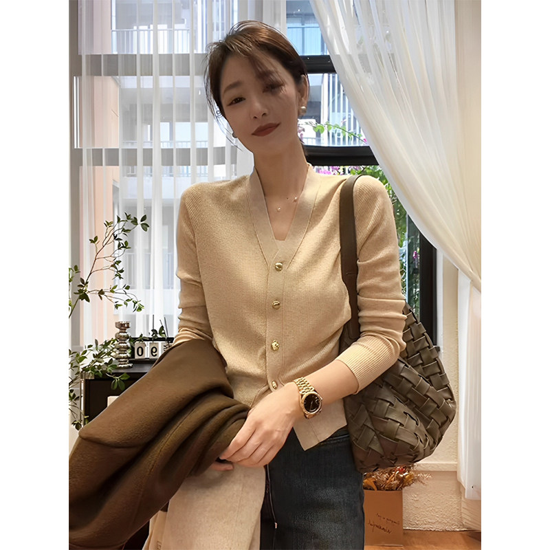 杏色V领长袖针织衫女2024秋冬新款外搭修身针织开衫收腰内搭上衣
