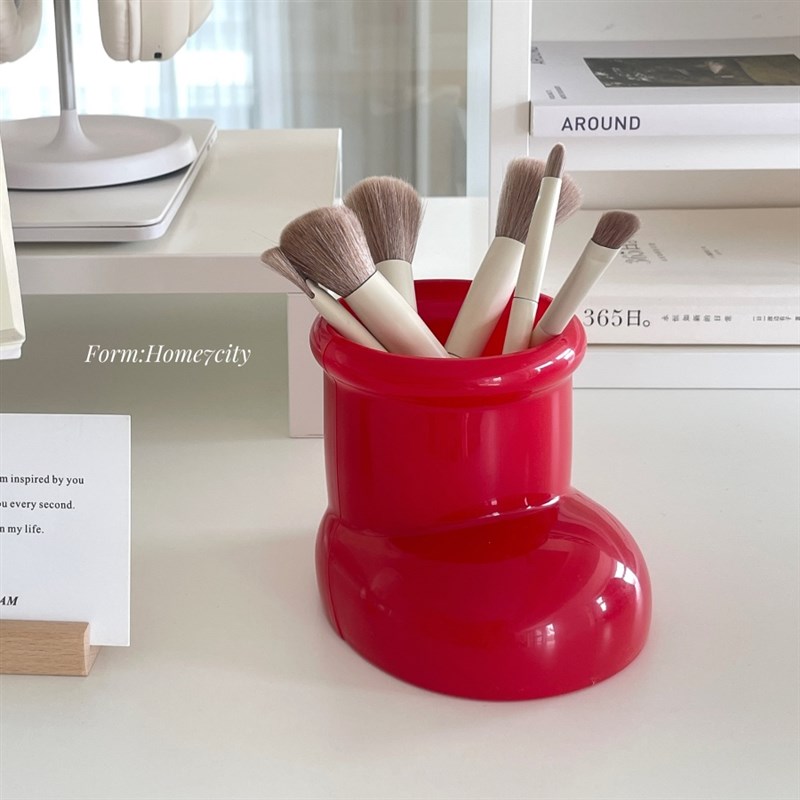 可爱红色靴子化妆刷收纳桶桌面笔筒创意花瓶插花装饰筒桌面摆件