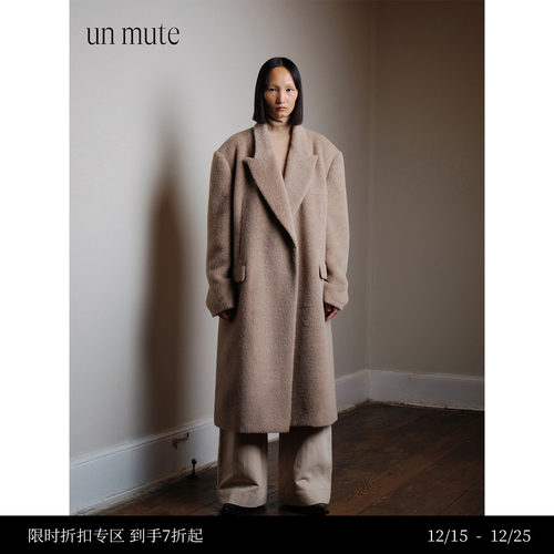 羊驼毛混纺戗驳领长款呢外套