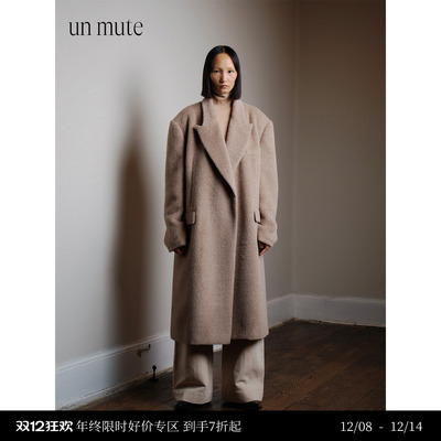 羊驼毛混纺戗驳领长款呢外套