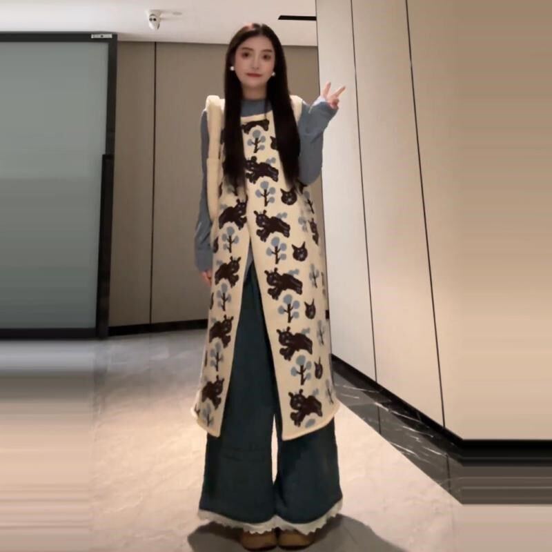大码胖mm洋气减龄时尚套装女秋冬猫咪提花针织马甲+打底衫+牛仔裤
