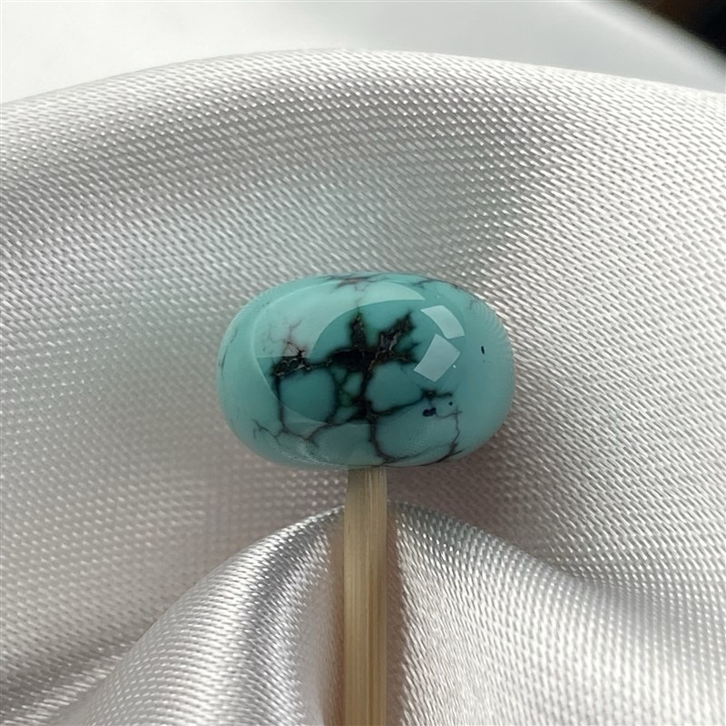湖北天然原矿瓷釉级绿松石水草纹老型墩子直径11.3mm高7.3mm配饰