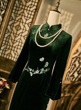 绿色旗袍2023新l款秋冬长袖喜婆婆婚宴装结婚礼服妈妈丝绒绣花修