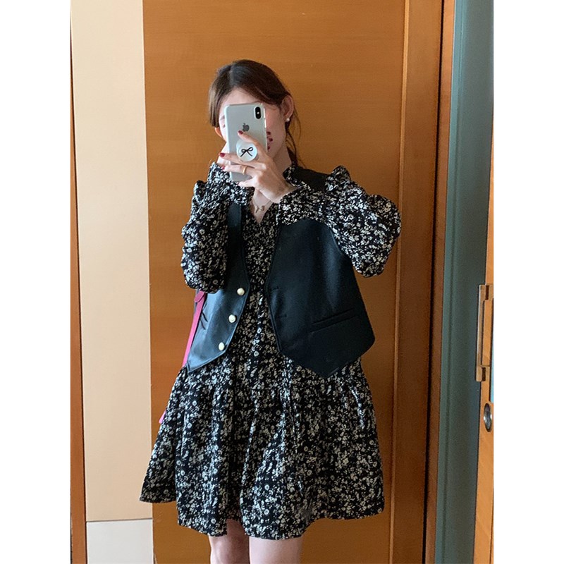 今年流行漂亮套装碎花连衣裙配马甲两件套女N秋装搭配一整套小个