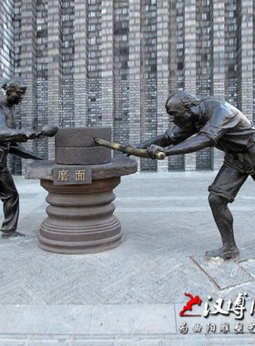 玻璃钢仿铜雕塑推磨人物雕塑民俗小品雕塑户外公园景观农耕主题