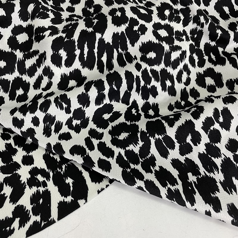 D544夏季白底黑色印花缎面雪纺布头 柔软透气垂坠旗袍上衣diy面料
