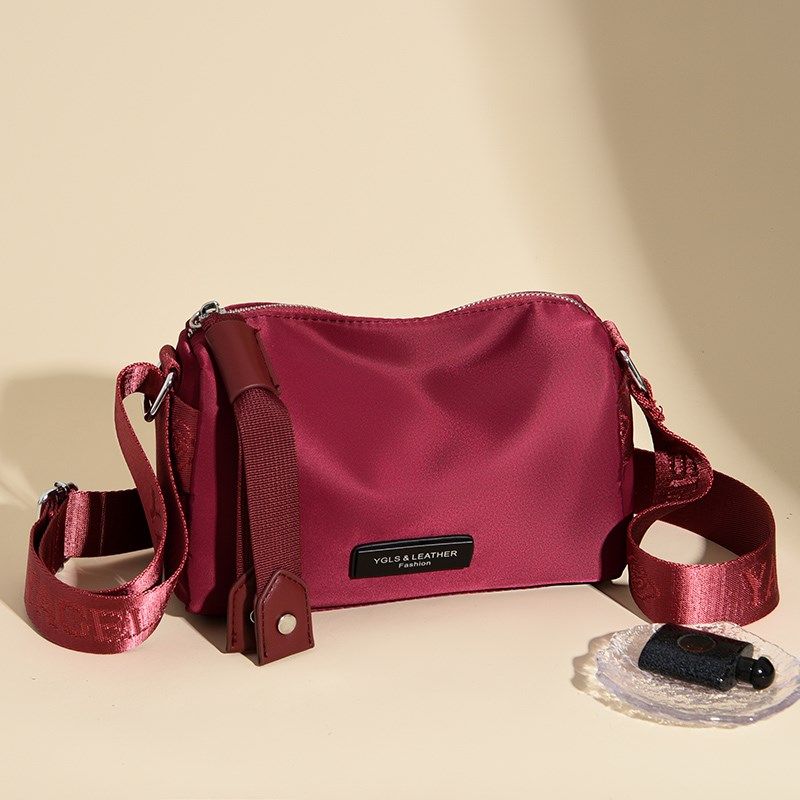 牛津布帆布包包女士2025新款高级感休闲运动P旅行单肩斜挎胸包女