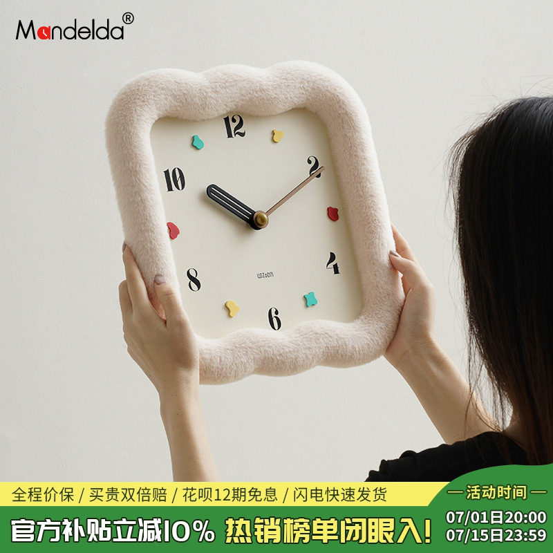 Mandelda免打孔奶油风小饼干客厅挂钟现代简约家用创意时钟表挂墙