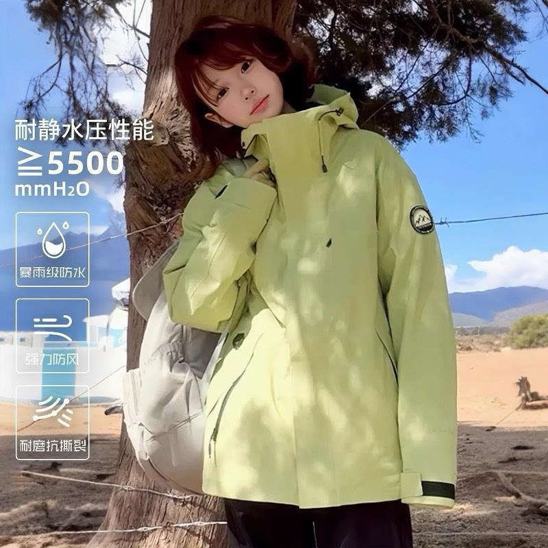 2025新款冲锋衣女款三合一青果绿爬山高级感超好看户外防风外套