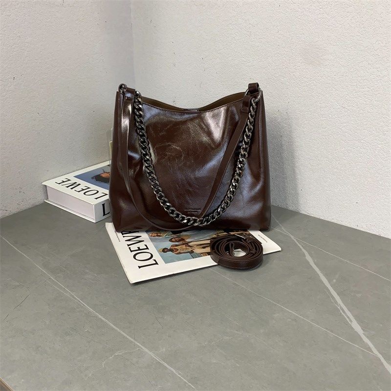 2024新款时尚油蜡皮水桶包洋气链子手H提包休闲软皮大容量单肩斜,箱包皮具/热销女包/男包,水桶包,淘宝优惠券,粉丝福利购,淘宝优惠卷