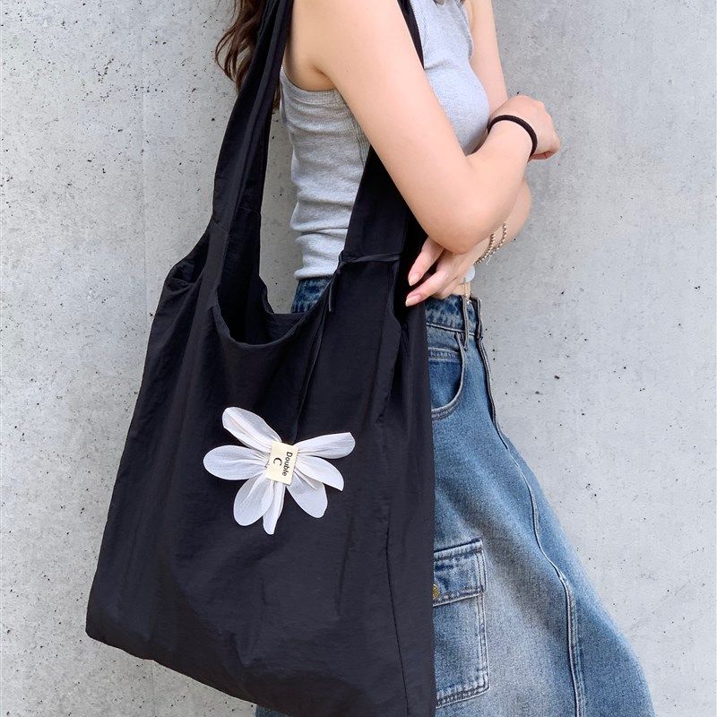 幸运商店韩系简约小花挂件绑带单肩包百O搭购物袋大容量包包,箱包皮具/热销女包/男包,时尚帆布包,淘宝优惠券,粉丝福利购,淘宝优惠卷