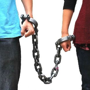 万圣节鬼恐怖道具塑料仿真铁链链条手脚锁链韩英网红古代手铐cos
