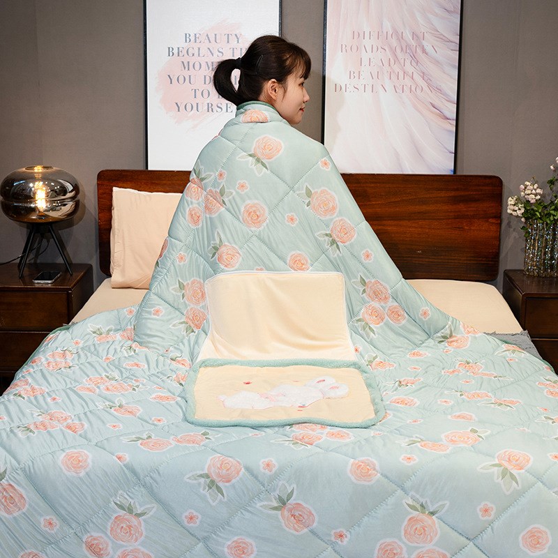 夏季冰丝抱枕被子两用车用载折叠靠枕办公室靠垫午睡枕毯子二合一