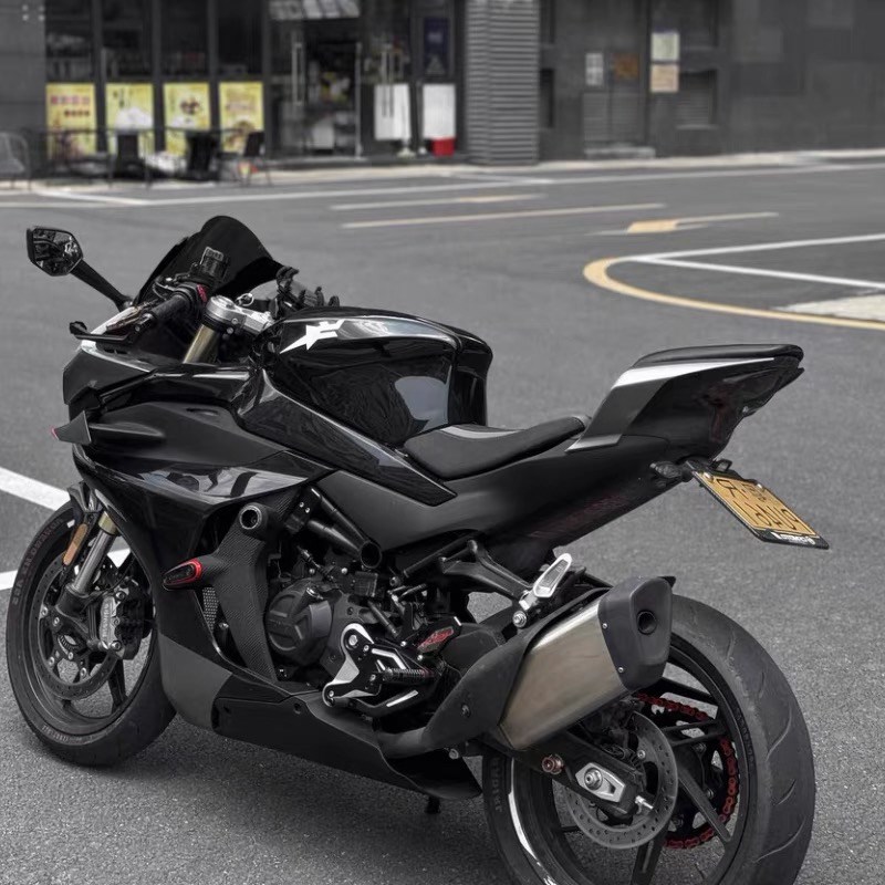 适用春风450SR竞技油箱罩 一体成型油箱罩全包油箱保护罩原车开发