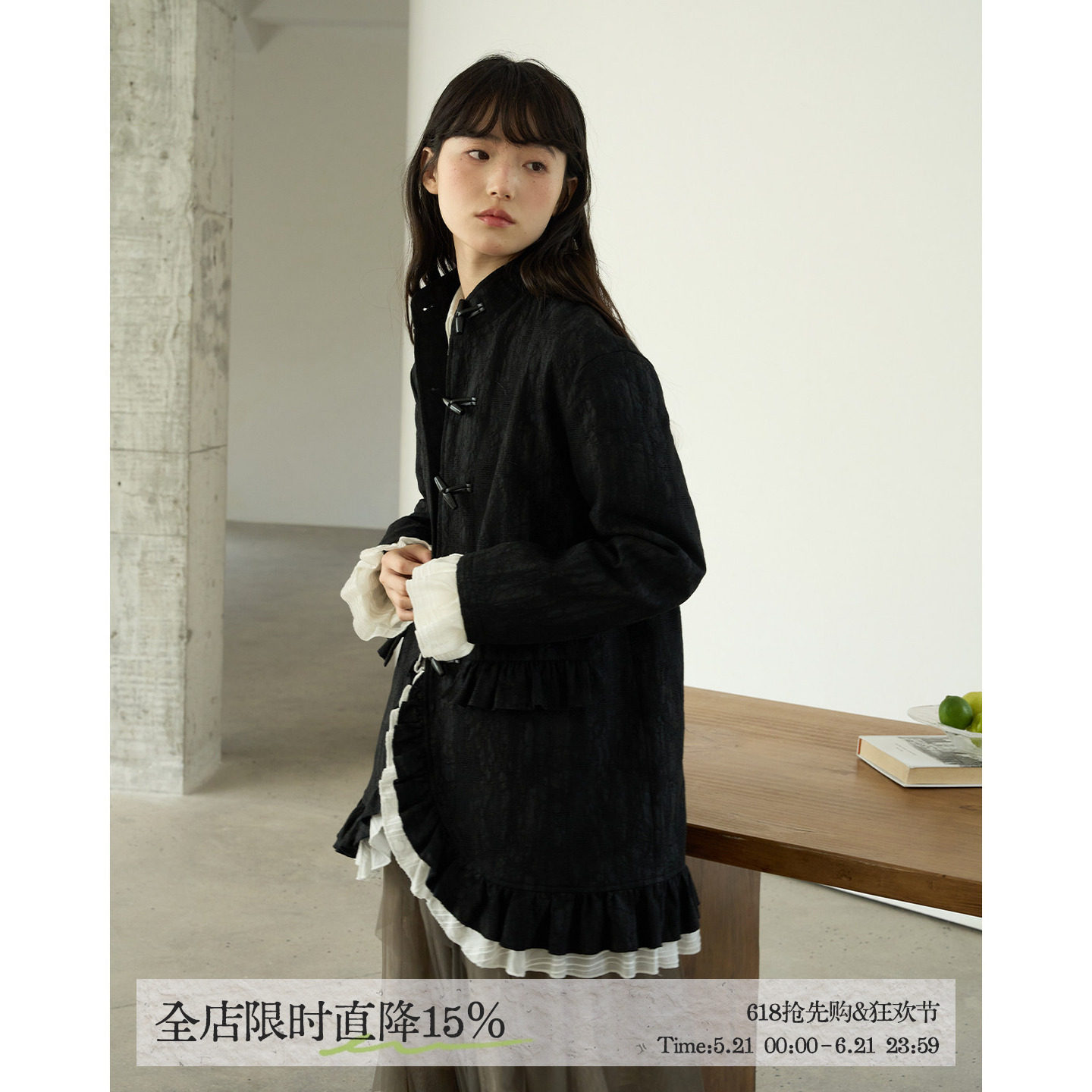 aww 特别的面料&middot;复古宫廷风黑色夹棉外套中长款肌理感秋冬上衣女