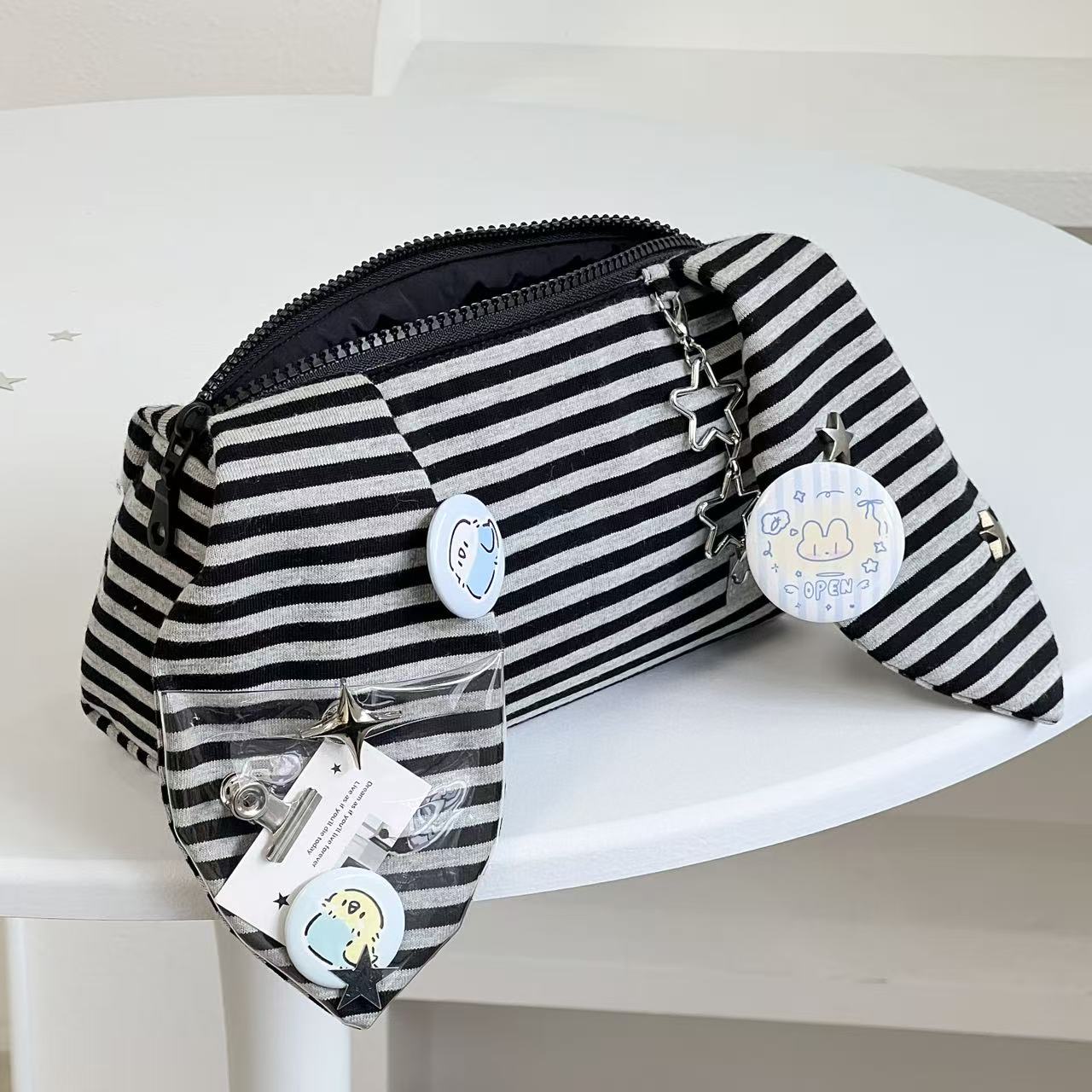 韩系黑白条纹恶魔兔痛包笔袋