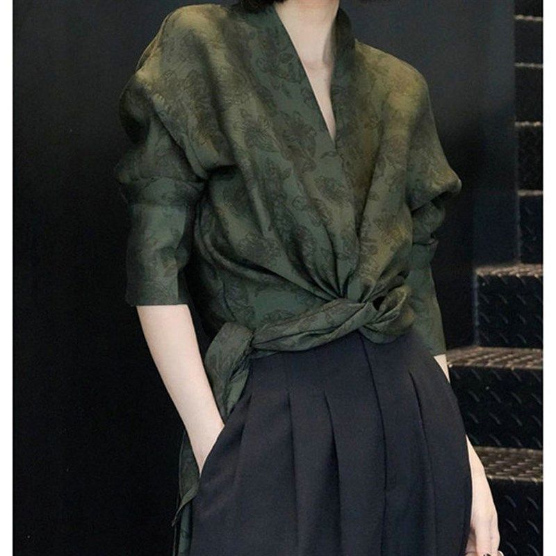 商场撤柜a别致独特洋气小衫小众设计高级感绿色提花缎面衬衫初夏,女装/女士精品,大码内搭,淘宝优惠券,粉丝福利购,淘宝优惠卷