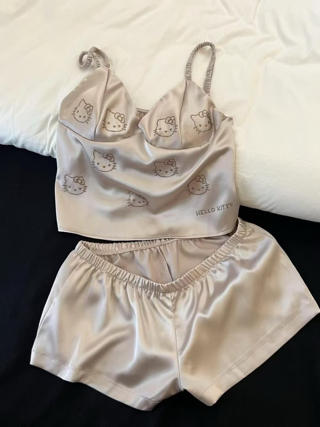 纯欲性感kitty猫烫钻睡衣女V领带胸垫冰丝绸面吊带短裤家居服套装