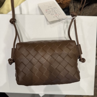 5020榛子色 羊皮手工编织相机包 亚楠