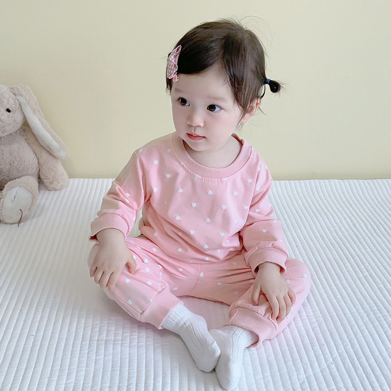 2024新款婴儿套装长袖分体女宝宝两件套纯棉爱心可爱T恤长裤春季