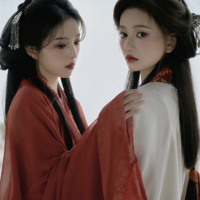 清冷感曲裾春秋战国袍汉服女头发饰假发闺蜜款红色米色套装古装