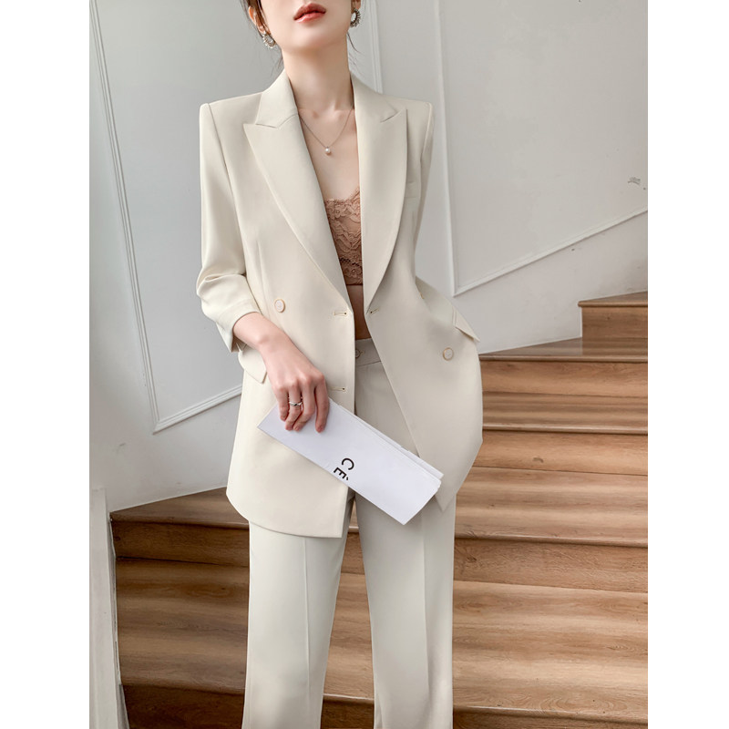 白色夏季西装套装女薄款高级感2024新款职业气质阔腿裤休闲小西服