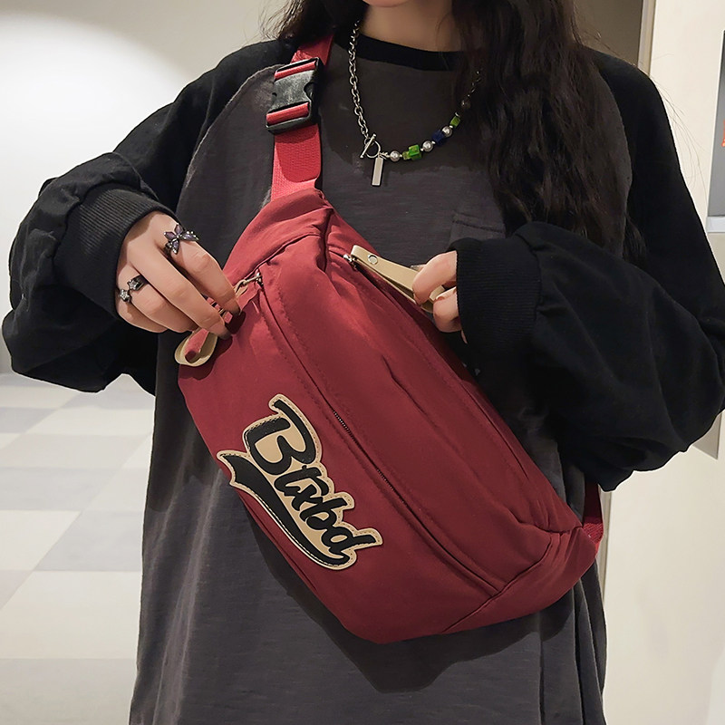 红色胸包女高级感时尚腰包斜挎包男2024新款大容量运动防水布挎包