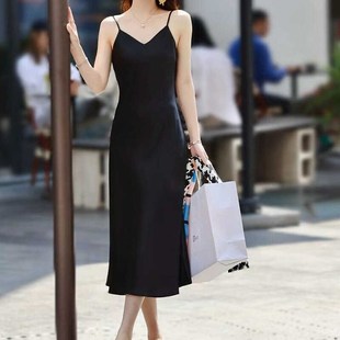 醋酸缎面吊带连衣裙女夏季2024新款晚装气质修身显瘦内搭礼服裙子