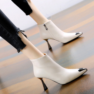 细跟马丁靴子米色2m024年秋冬季新款职业气质加绒尖头高跟鞋短靴