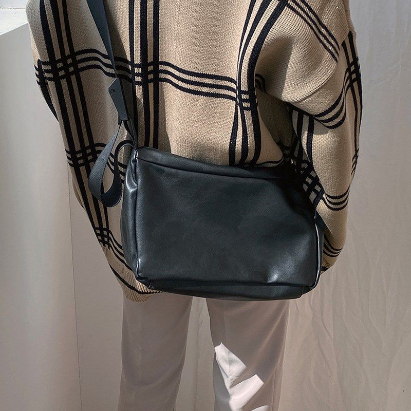 2023戈工厂上新漆皮斜挎包男大容量时尚女包韩版潮流男士单肩包