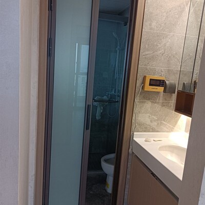 PT门卫生间D小空间移门开门