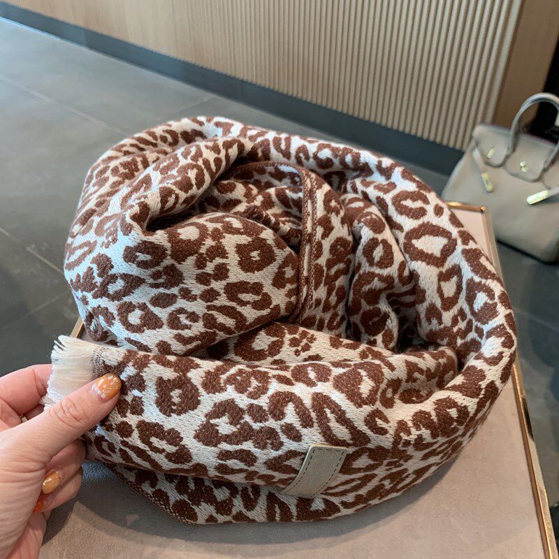 围巾女冬季百搭长款豹纹超大披肩韩版时尚围巾女针织毛线保暖围脖