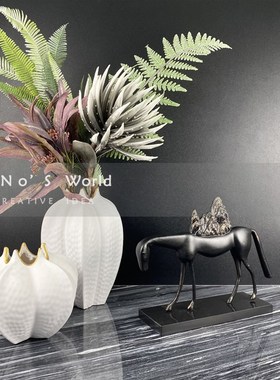 现代轻奢摆件组合杨桃花瓶山峰马样板间客厅书房抽象艺术软装饰品