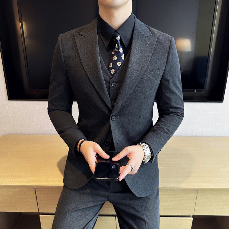 英伦商务枪驳领两粒扣西服套装男士修身结婚新郎西装礼服三件套潮